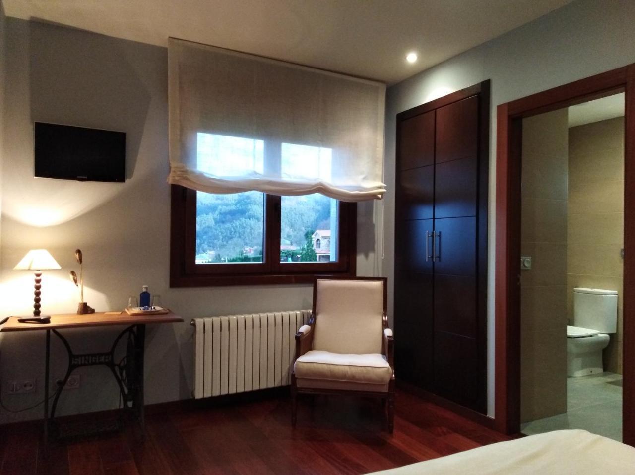 Hotel Reina Adosinda ปราเวีย ภายนอก รูปภาพ