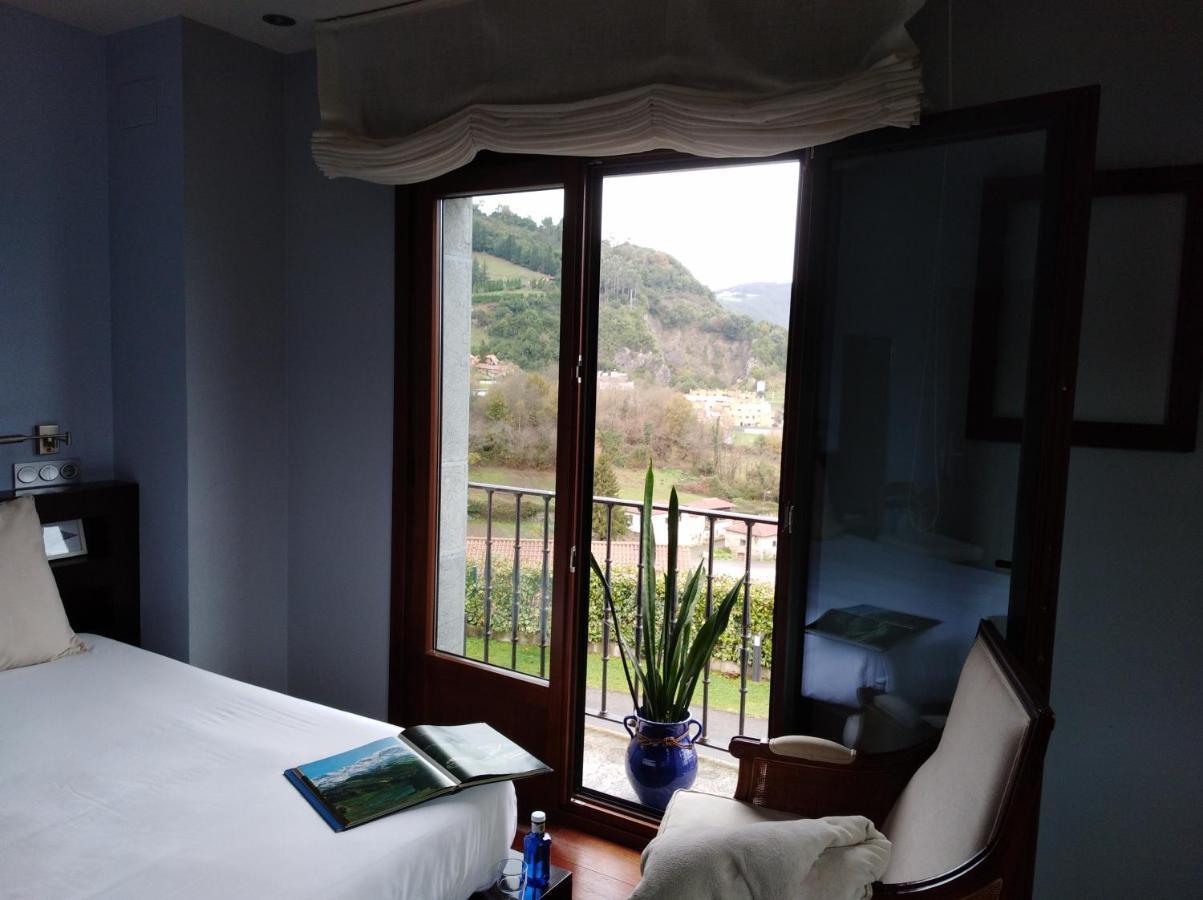Hotel Reina Adosinda ปราเวีย ภายนอก รูปภาพ