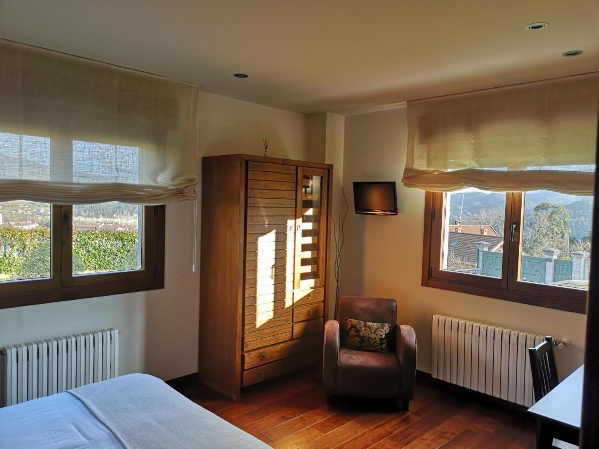 Hotel Reina Adosinda ปราเวีย ภายนอก รูปภาพ